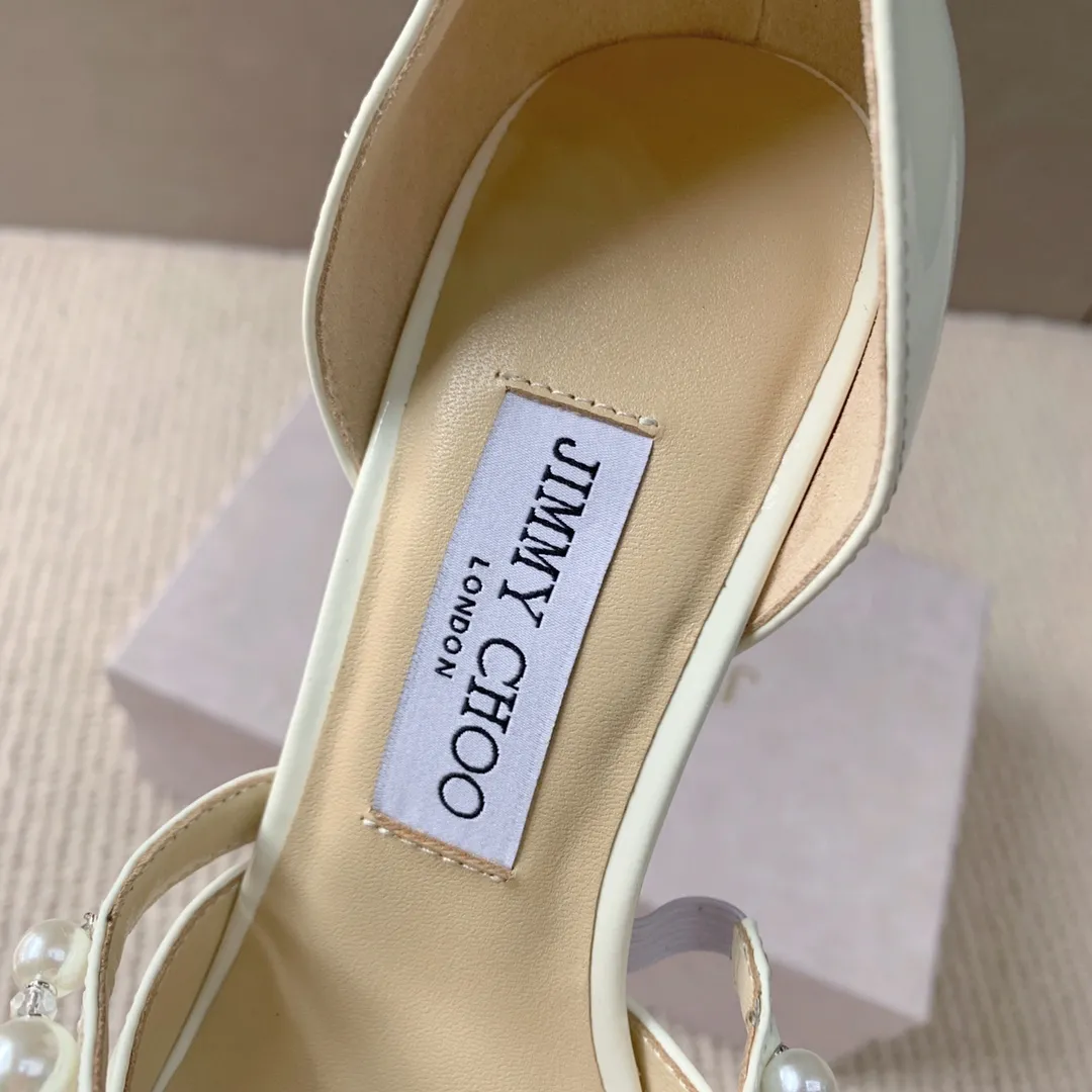 👟👟 Women's Shoes Women's Clothing 👟👟Ex-factory price 520👟👟 Women's Shoes Women's Clothing JIMMYCHOO AURELI series high heels!  Original cover last, counter quality, exquisite and eye-catching shoe shape, pointed toe with stiletto heel. Shiny ✨ single arch strap decorated with white pearls, attached to the instep, versatile fashion matching skills. ▪️Cow patent leather ▪️Pearl crystal decoration ▪️Hollow shoe body ▪️Arch strap ▪Heel height 6.5cm 8.5cm ▪️Italian leather outsole